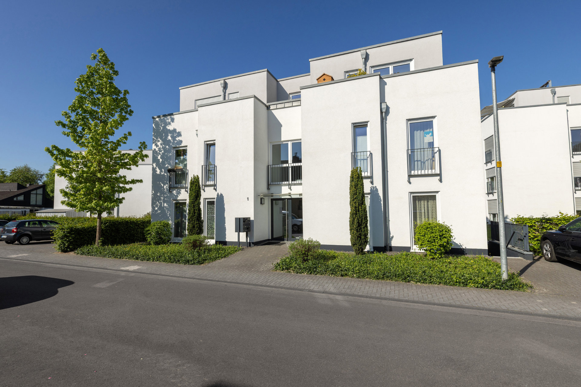 Pastor-Hochhard-Str. 1 - Bild 1