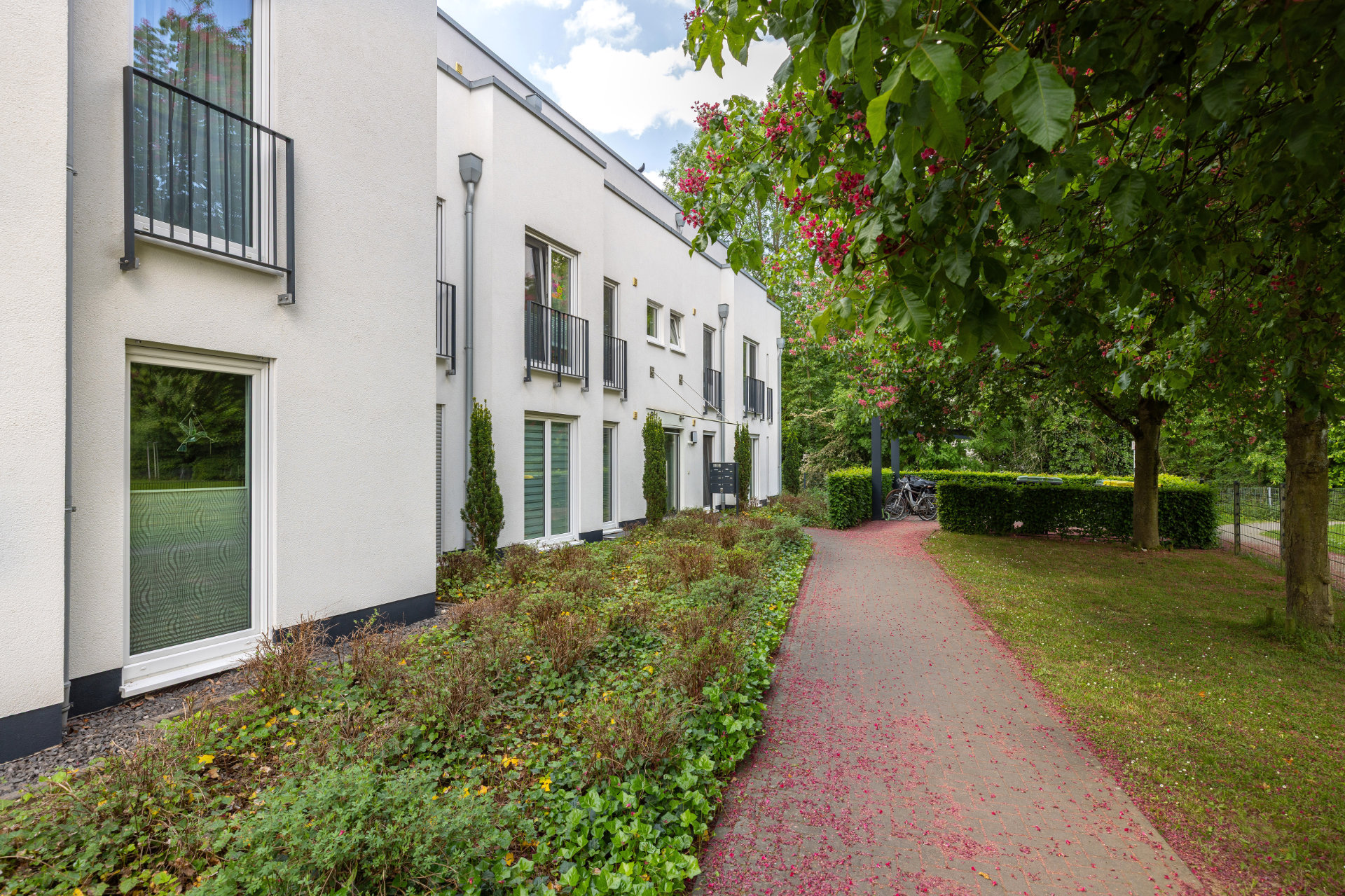 Pastor-Hochhard-Str. 9 - Bild 1